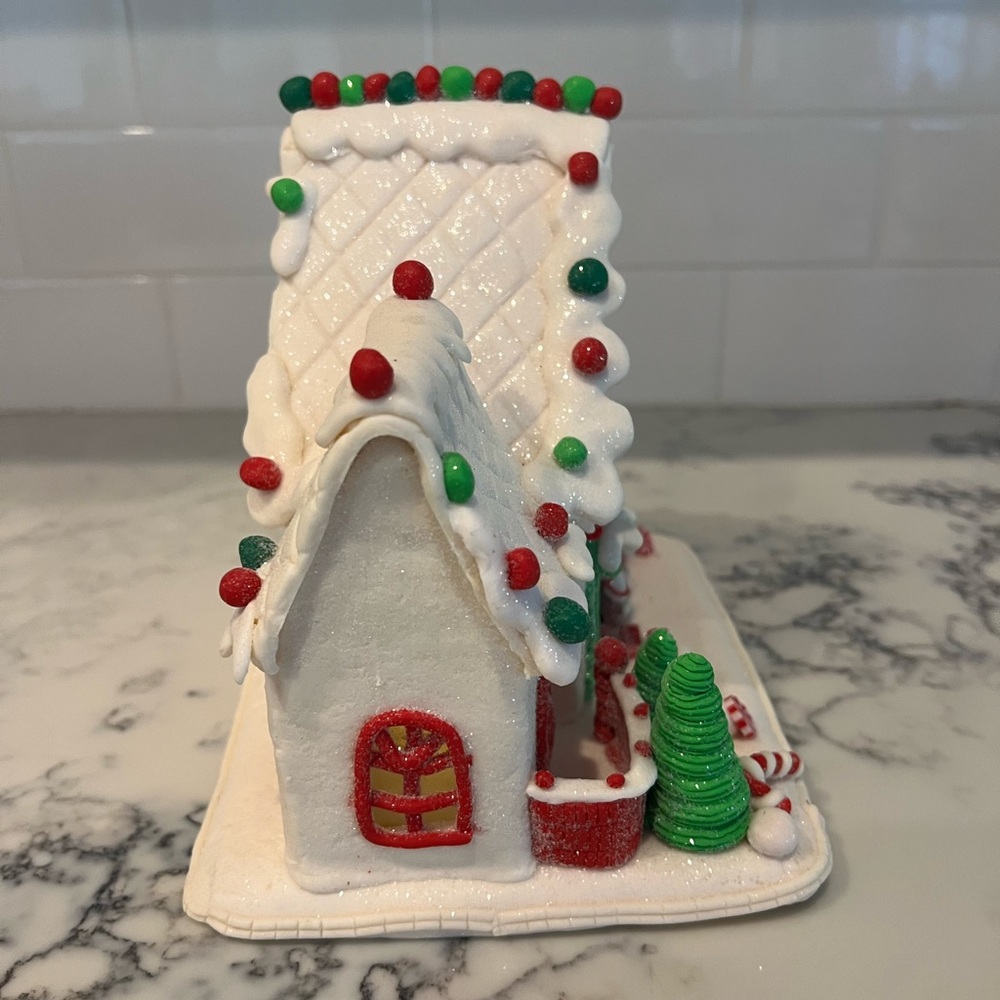 Valerie Parr Hill White Gingerbread House Illuminated Classic Retired - Picture 2 of 11